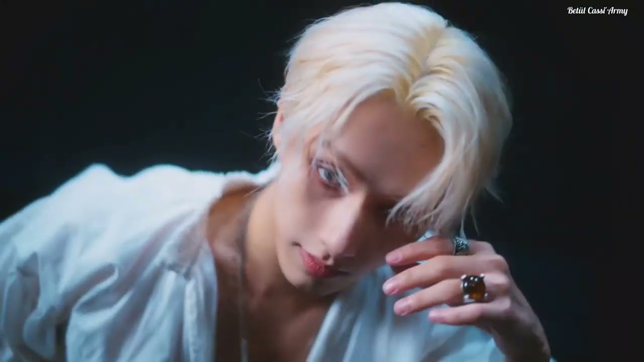 在 YouTube 上观看 Seventeen - Jun - Limbo Chinese Ver MV 在 YouTube 上观看 Seventeen - Jun - Limbo Chinese Ver MV