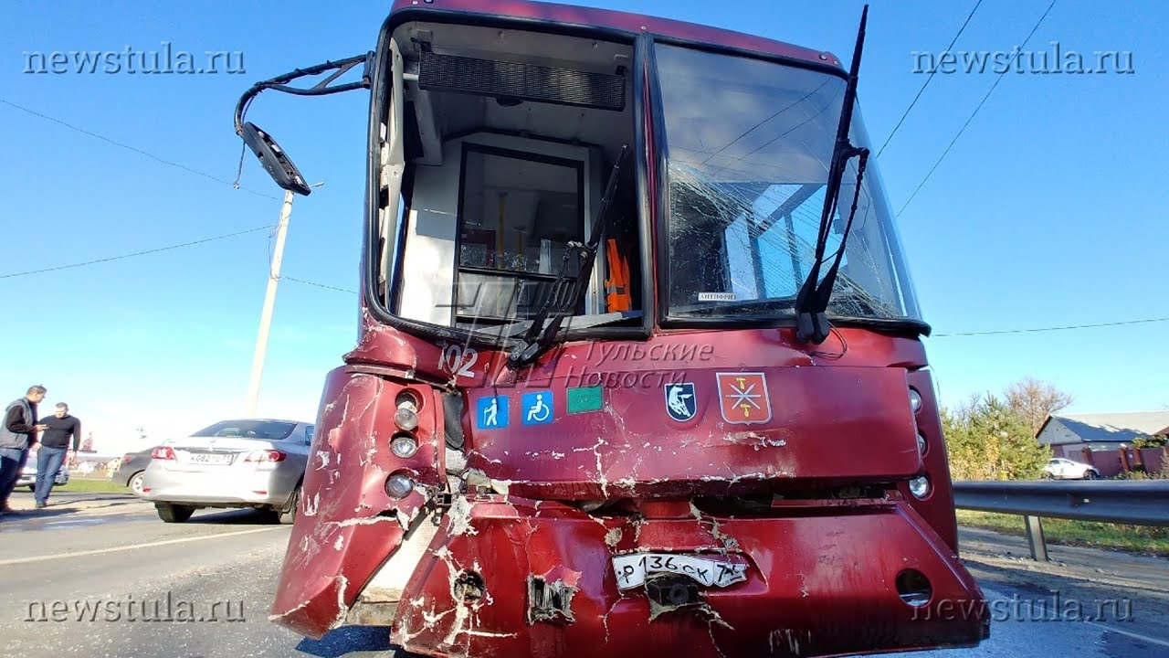 В Туле микроавтобус протаранил рейсовый автобус: погиб 1 человек - YouTube