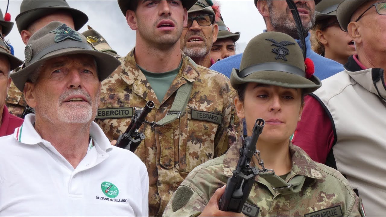 Consegna cappello alpino ad Alessia  (Video Giuliano)