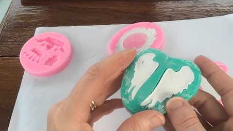 The modeling paste and silicone molds experiment