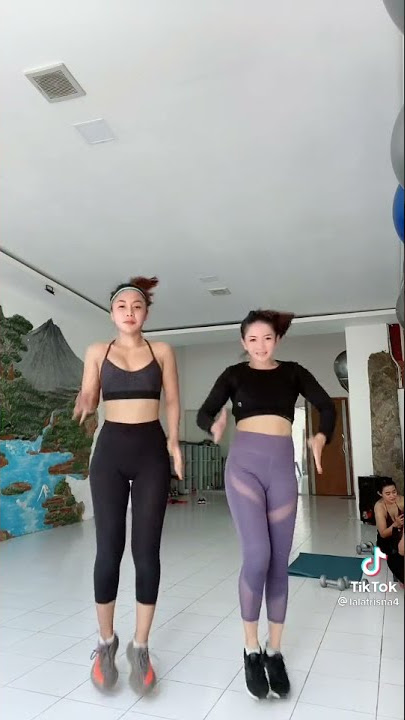 cewek lagy senam goyang tiktok sexy