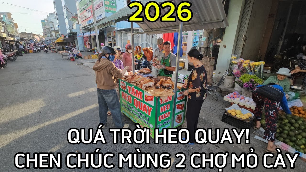 Quá trời heo quay! Chen chúc đi chợ Mỏ Cày sáng mùng 2