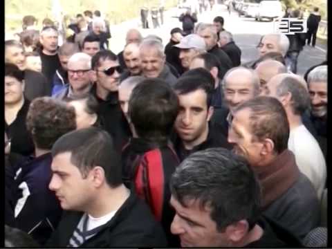 გინიოში მცხოვრებლებმა ცენტრალური მაგისტრალი 4 საათით გადაკეტეს