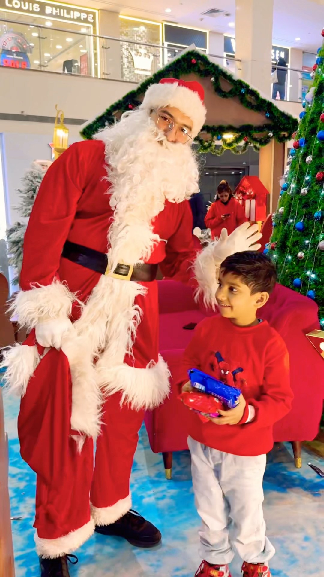 Anant k liye ??santa laya gift ? ? merry christmas ??