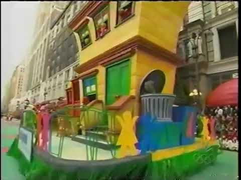 Love at the thanksgiving day parade kickass
