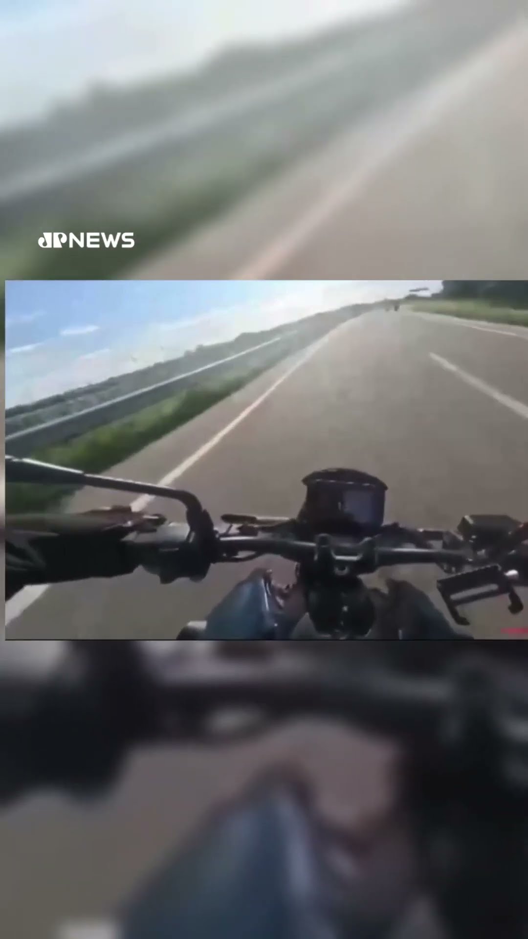Motociclista grava próprio acidente fatal em rodovia no Ceará #shorts