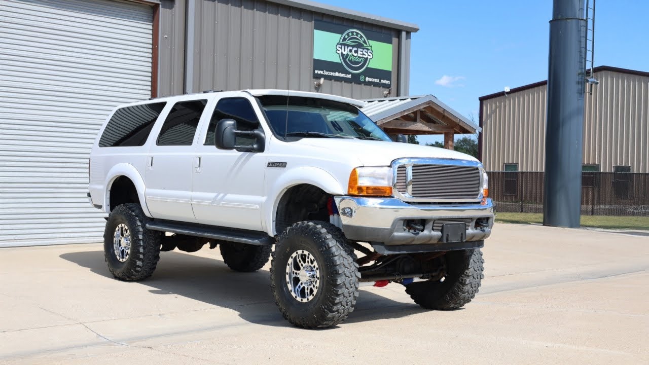 2000 Ford Excursion XLT V10**Lifted & Gifted**
