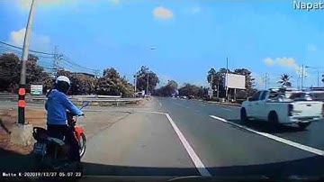 Driver Narrowly Avoids Biker || ViralHog