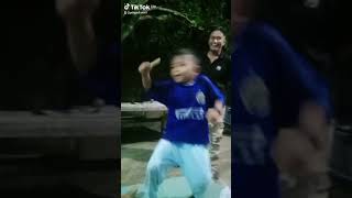 Gara Sebotol Minuman Joget Begini