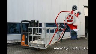 hyCLEANER® red EVO I: Façade cleaning with fork-lift