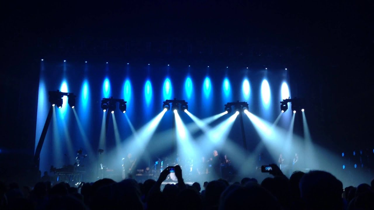 Peter Gabriel Sledgehammer (Live at The O2, London 21/10/2013) YouTube