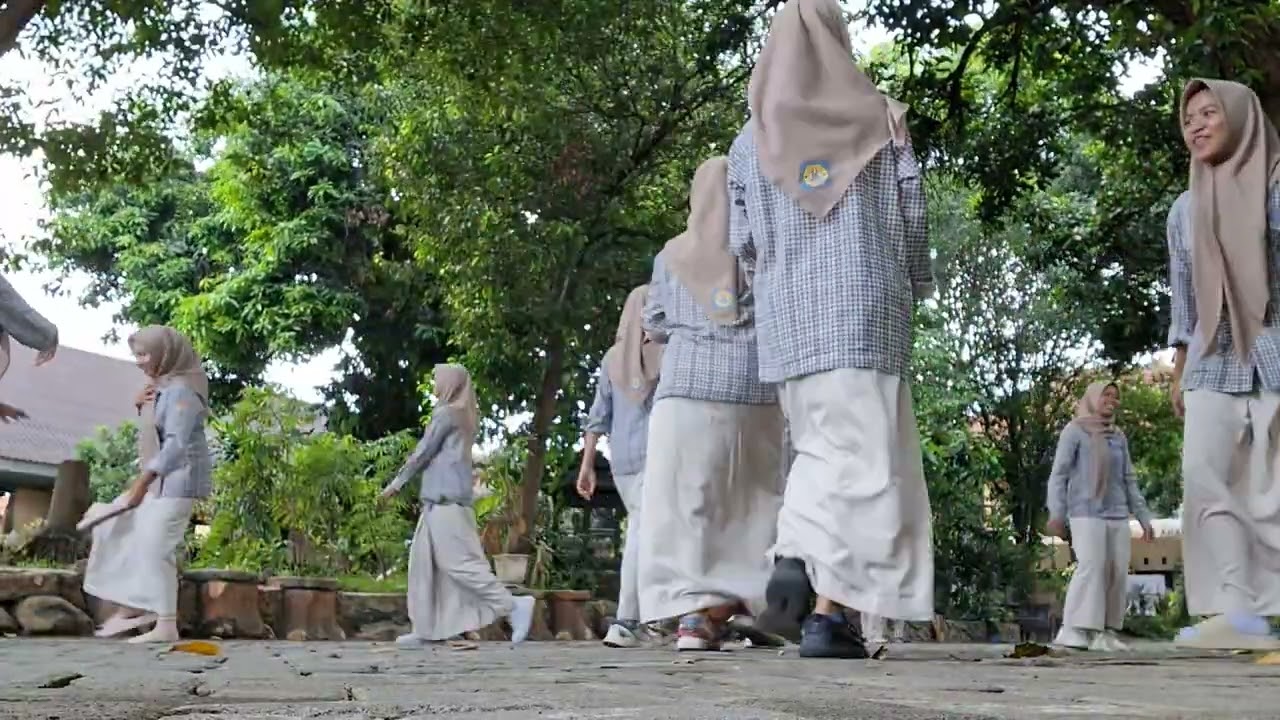 MAEN LAGI SAMPAI HAPE JATUH😨