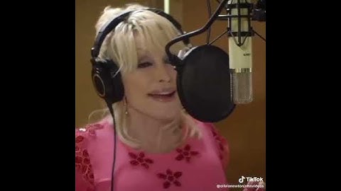 Thumbnail of Olivia Newton John y Chloe Lattanzi  • Window In The Wall