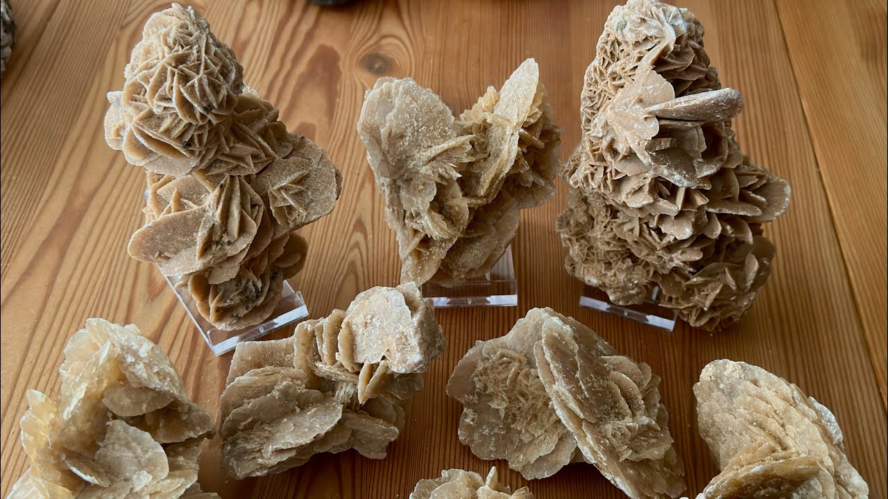 Edelsteinwissen zwischen Tür und Angel: wenn alles Zuviel wird…die Sand- oder Wüstenrose 🌹