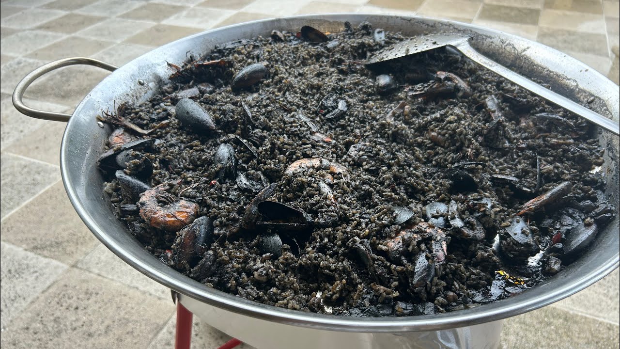 Receta de la paella negra  , arroz  Negro a mi manera 🥰