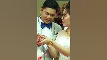 Nghi thức rót rượu sâm banh cưới hỏi miền tây