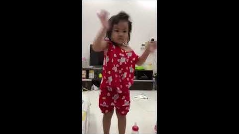 Đại tiệc ADM Gold Chuối - Bé gái dễ thương nhảy múa vui nhộn