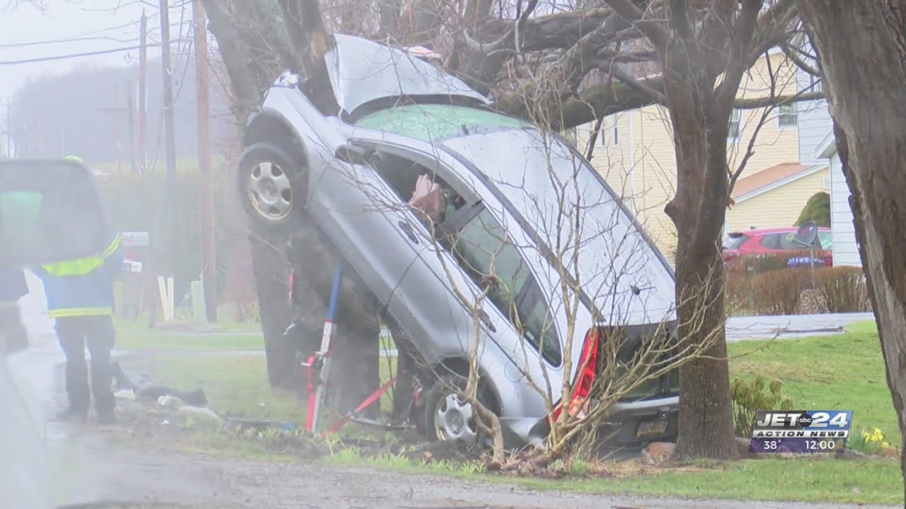 One injured after car crashes into tree in Erie County - YouTube