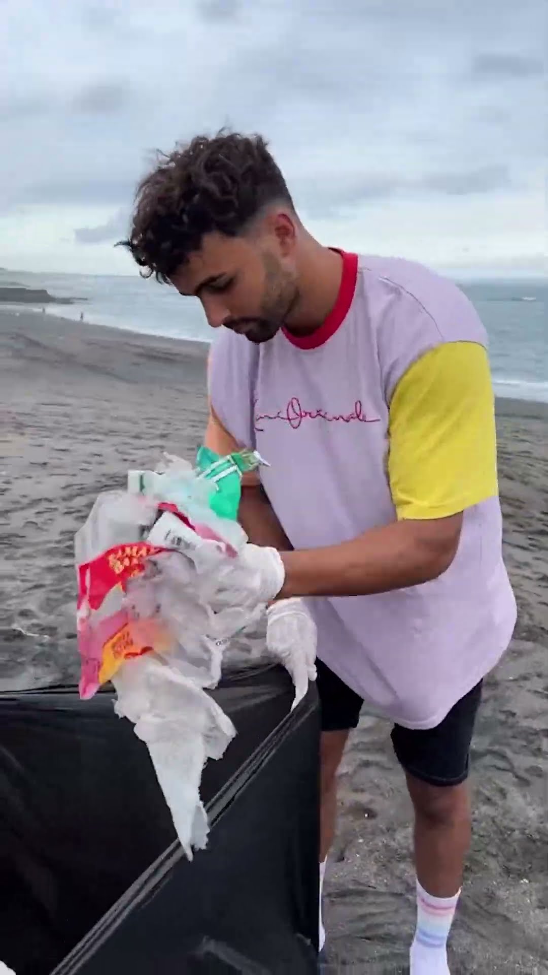beach clean ups can take place everywhere and are environmentally important.