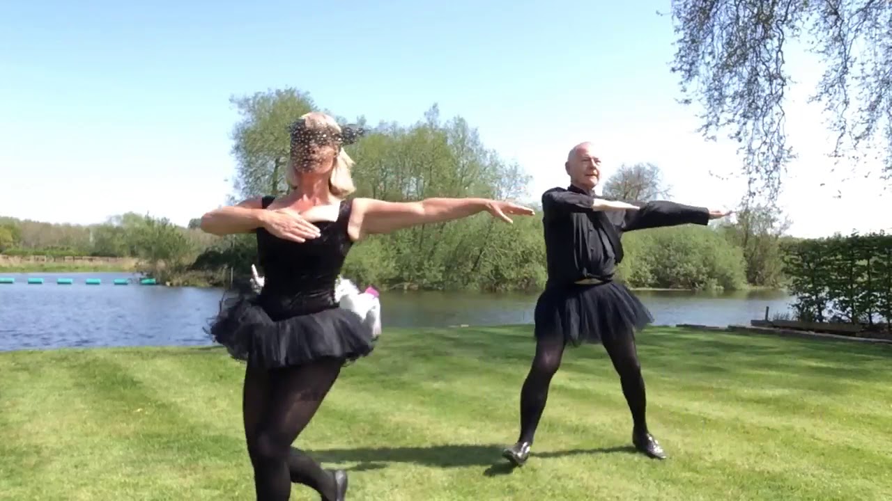 Robert Fripp and Toyah Wilcox perform Swan Lake. - YouTube