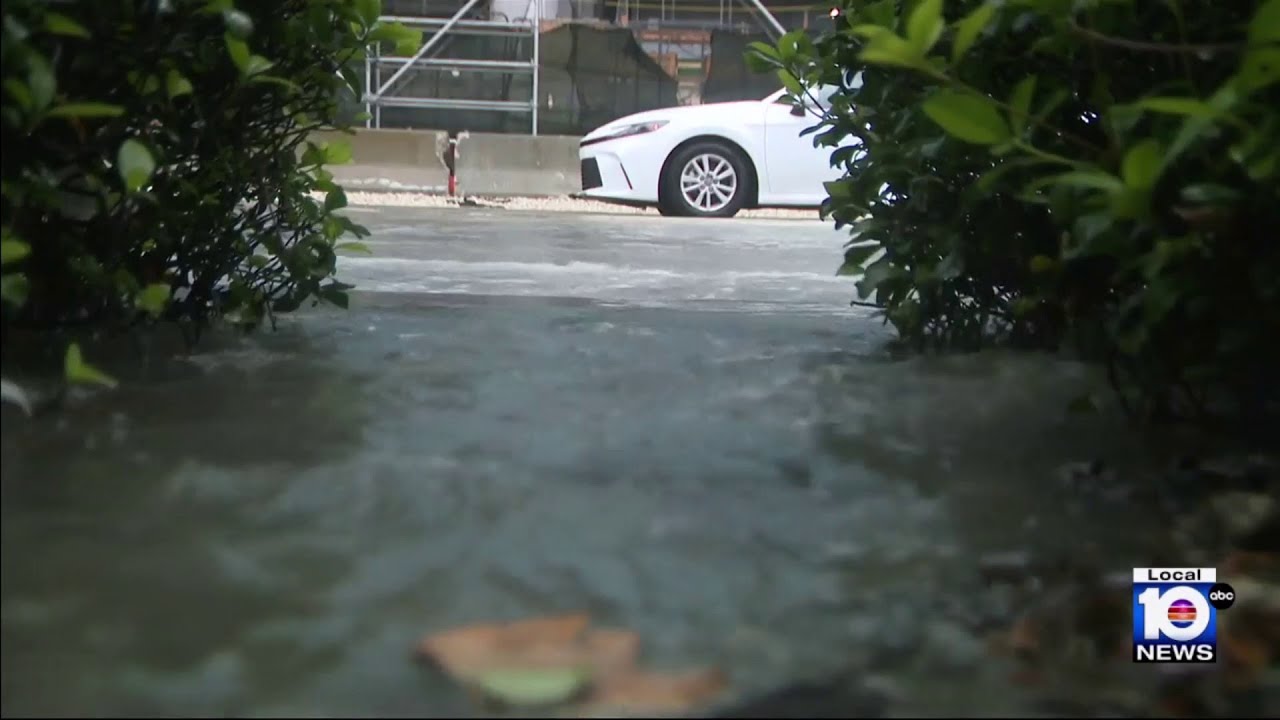 Drivers urged to stay off roads as floods spread in Miami-Dade, Broward ...