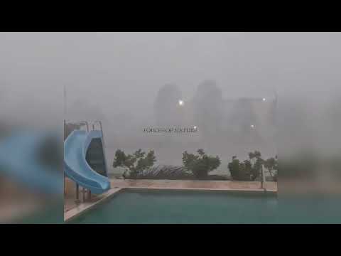 Powerful hurricane Grace hits the Cayman Islands !! Mexico is getting ready !