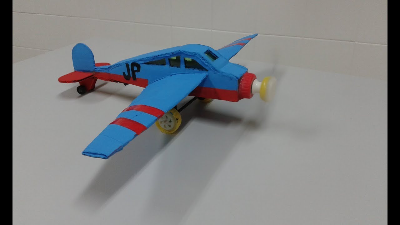 Como Fazer um Avião de Papelão com Motor DC - YouTube