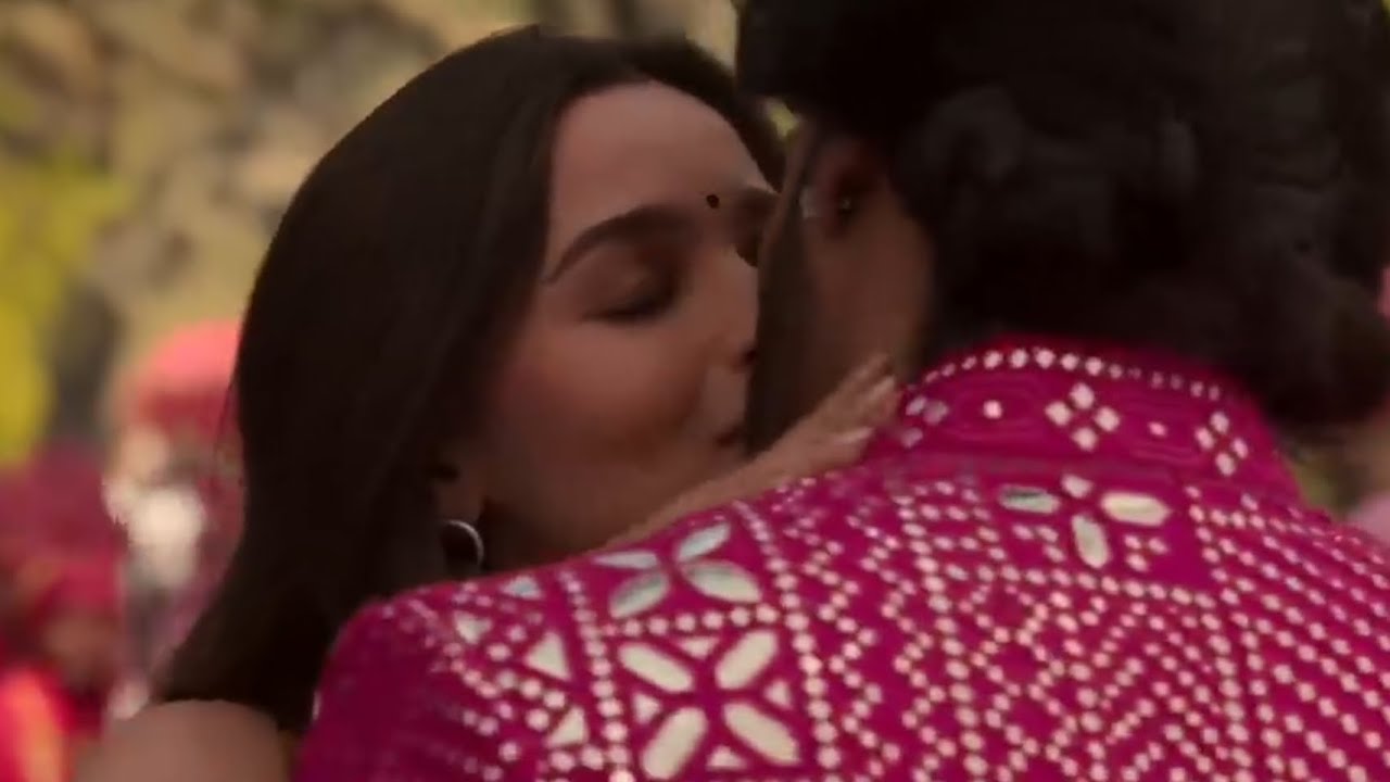 Alia Bhatt and Ranveer Singh all kissing Scenes in Rocky aur Rani ki Prem Kahaani