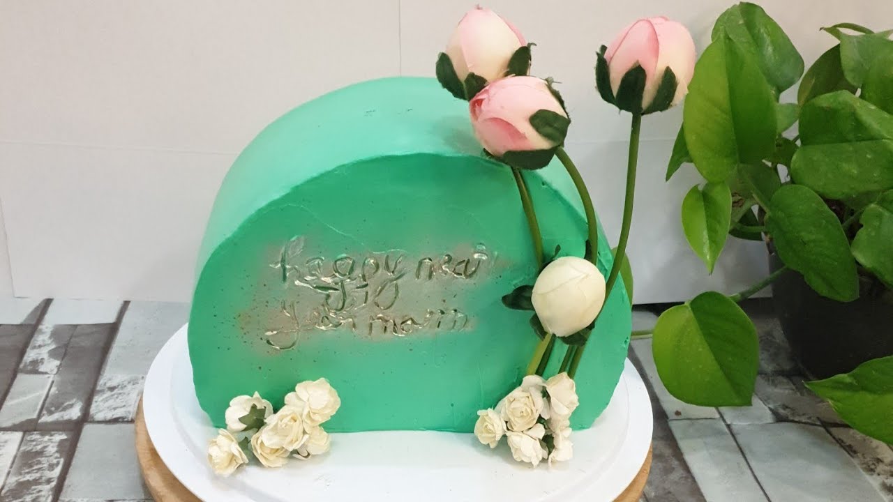 طريقة عمل قالب كيك نصف دائرة بشكل عمودي من الكريم  متابعة طيبة