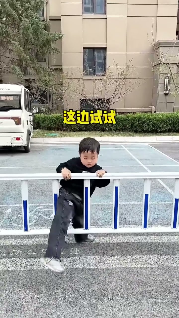 测试一下儿子的反应能力，小家伙头脑还挺灵活！#Cute baby#Cute#呆萌小米宝#聪明宝宝#萌娃
