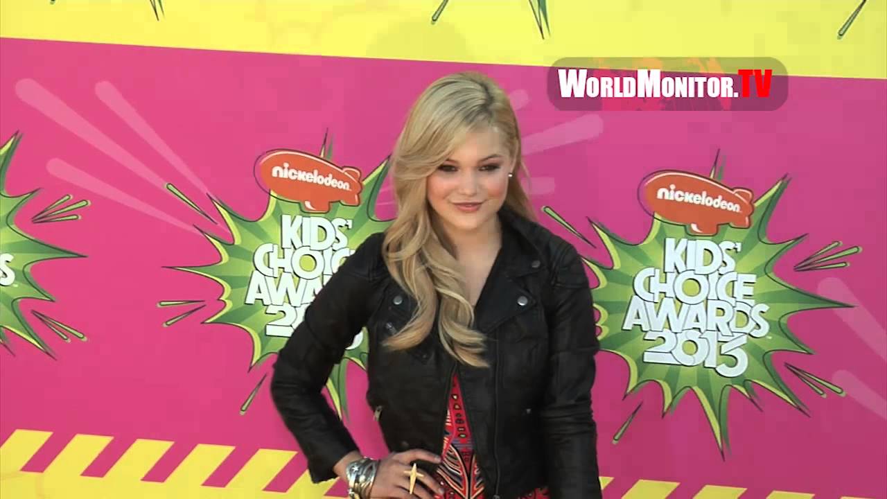 Olivia Holt arrives at Nickelodeon Kids' Choice Awards 2013