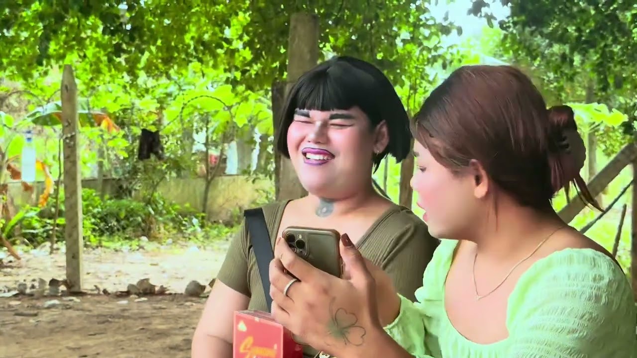 សង្រ្គាម គ្រូពេទ្យ នឹង​ អ្នកលក់អនឡាញ ជាមួួយ អូន ជ្រូក​ VIDEO 8