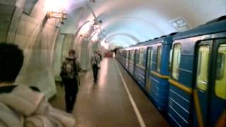 Ukraina Kijów Metro 01.08.2013 Poznanista