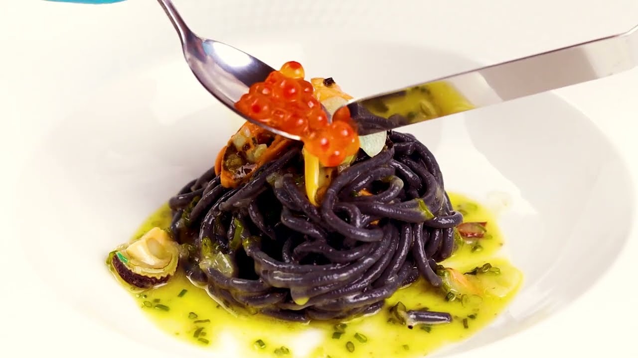 🔥 Charcoal Spaghetti with Mussels & Lemon Butter Cream Foam | Luxury Pasta with Salmon Caviar