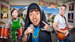 :        SCHOOLBOY RUNAWAY  !