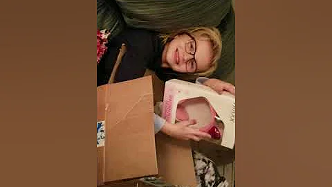 Me opening my Christmas presents 2018!!!!But...po....