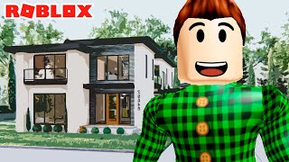 Mari Games - No vídeo de hoje trazemos um tutorial básico de como jogar  Brookhaven no Roblox. Ensinamos a escolher e configurar a casa, como mudar  de roupa e até como roubar