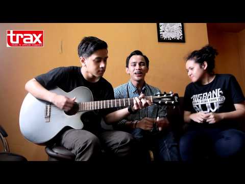 HiVi ACOUSTIC WITH TRAXMAGZ!