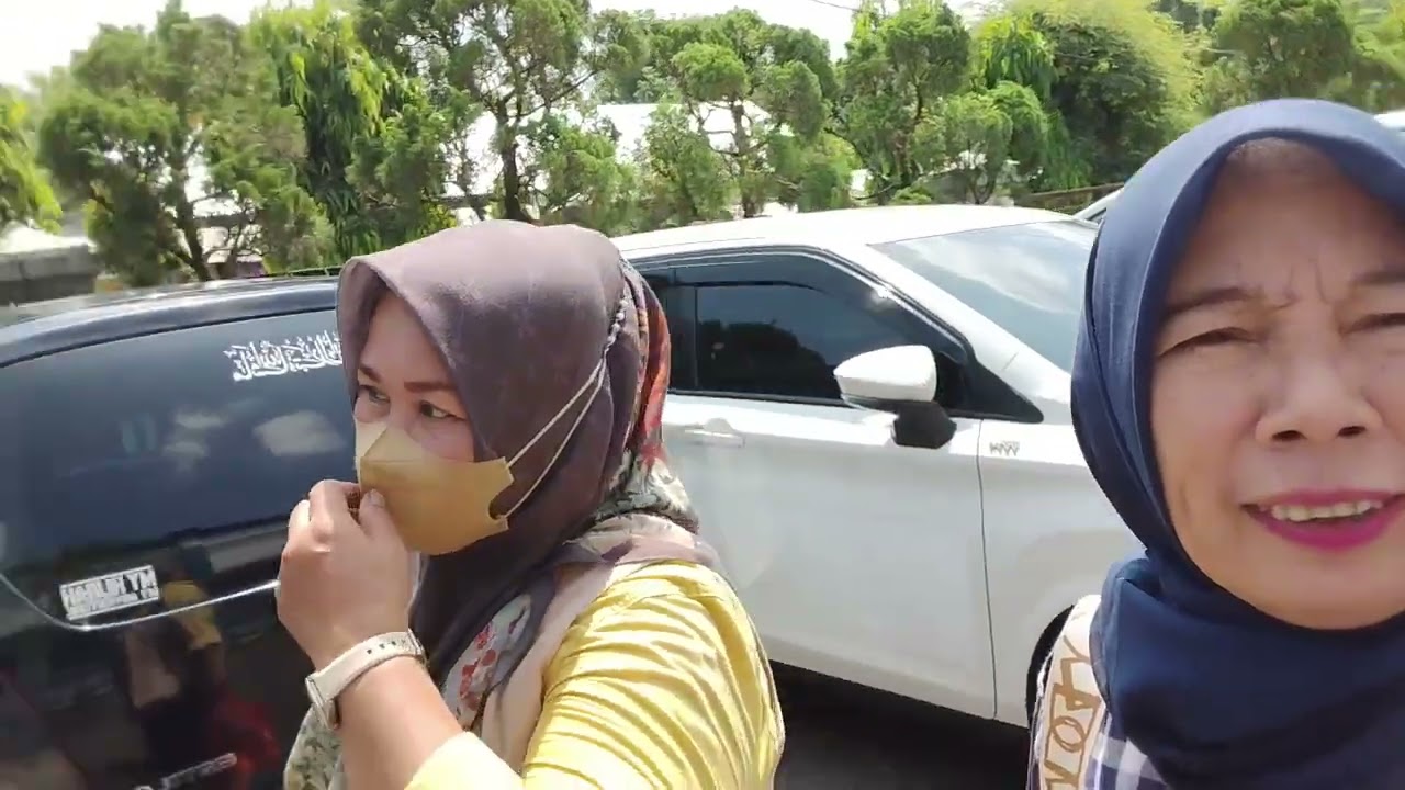 Ke Rumah Sakit Jenguk Suami Teman