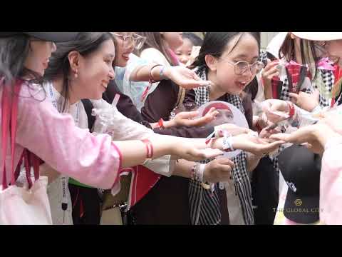 Quá tự Hào, Fan hâm mộ ATVNCG tụ hợp với Tà Áo Dài tại Concert Day 03