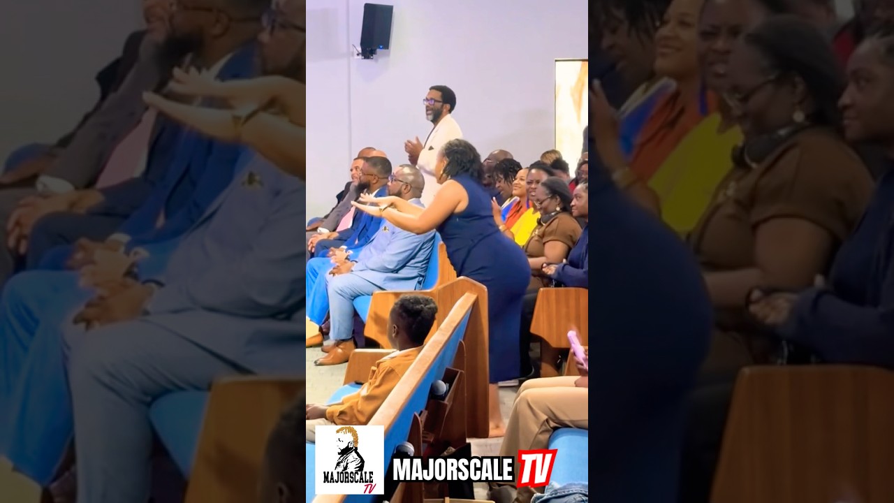 Now this is how you direct a choir 👐🏾🖐🏾👋🏽🫷🏽🎶🎵 