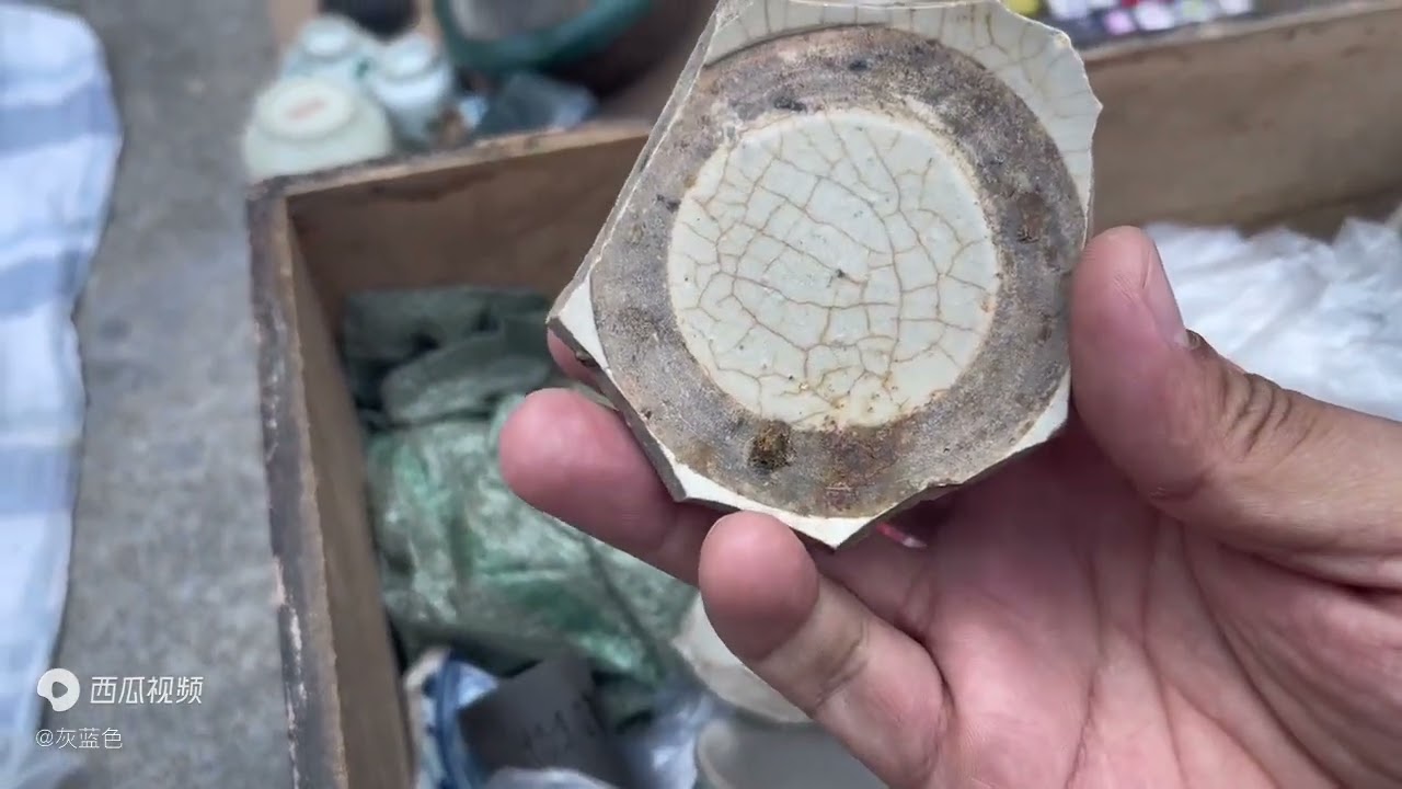 上海男孩不上班 户外探宝捡瓷片 寻求新兴赛道 废品瓷片回收卖钱