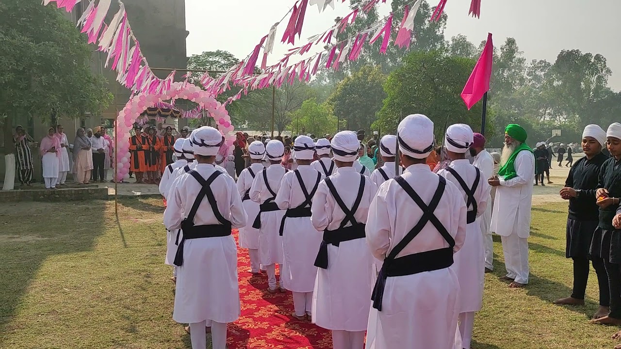 Students Escorting Guru Sahib