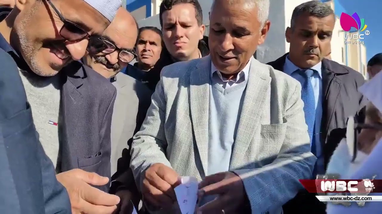 عجوز تطلب من والي #غرداية سكن وهو يجيب.. 