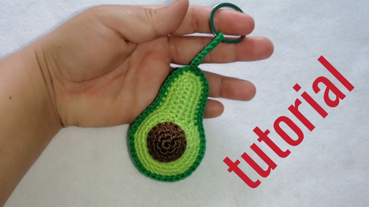 aguacate tejido en crochet.                           #aguacate #tejido #crochet #llavero #ganchillo