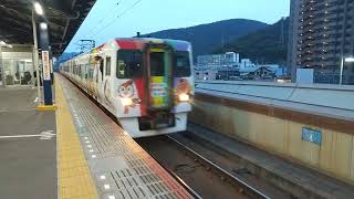 【入線】坂出駅に予讃線JR四国8000系アンパンマン列車特急いしづち21号松山行きが入線　ミニ９１６