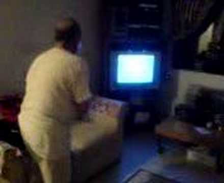 dad playing wii - DayDayNews