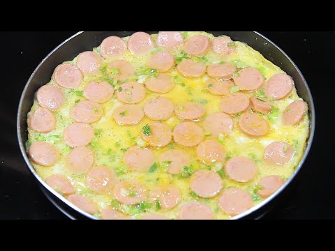 Vidéo: Oeufs Frits Avec Saucisse Fumée Et Fromage