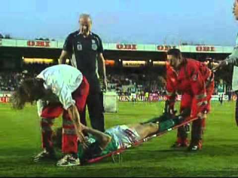 funny-football-injury-stretcher-fail