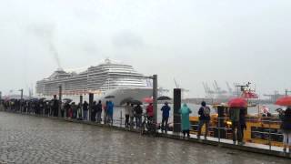 MSC Splendida spielt Seven Nation Army und We Will Rock You - Hamburg Cruise Days 2015